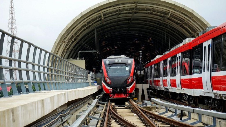 LRT Jabodebek ditargetkan beroperasi pada Agustus 2022 mendatang. Nantinya LRT Jabodebek akan beroperasi otomatis tanpa masinis. Penasaran?