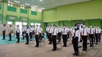 Sementara itu, meski akan beroperasi tanpa masinis, nantinya akan ada 2 orang petugas pada setiap rangkaian LRT Jabodebek. Dua orang itu akan bertugas sebagai Train Attendant dan Security. Train Attendant bertugas untuk memastikan segala sesuatu terkait LRT Jabodebek berjalan normal, memberikan informasi kepada pelanggan, serta memberikan pelayanan kepada pelanggan. Train Attendant selalu mobile di dalam kereta dan tidak mengoperasikan sarananya dalam operasi normal. Hal tersebut dikarenakan, pengoperasian LRT Jabodebek dilakukan secara otomatis dari Operation Control Center (OCC) / Backup OCC secara terpusat.