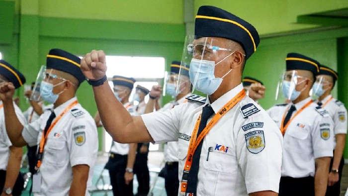 LRT Jabodebek Beroperasi Tanpa Masinis, 2 Sosok Ini Disiapkan KAI LRT Jabodebek ditargetkan beroperasi pada Agustus 2022 mendatang. Nantinya LRT Jabodebek akan beroperasi otomatis tanpa masinis. Penasaran?
