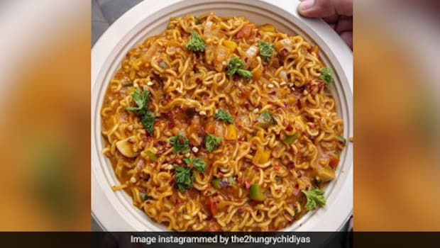 Makin Aneh! Mie Instan Direbus Pakai Minuman Soda Rasa Jeruk