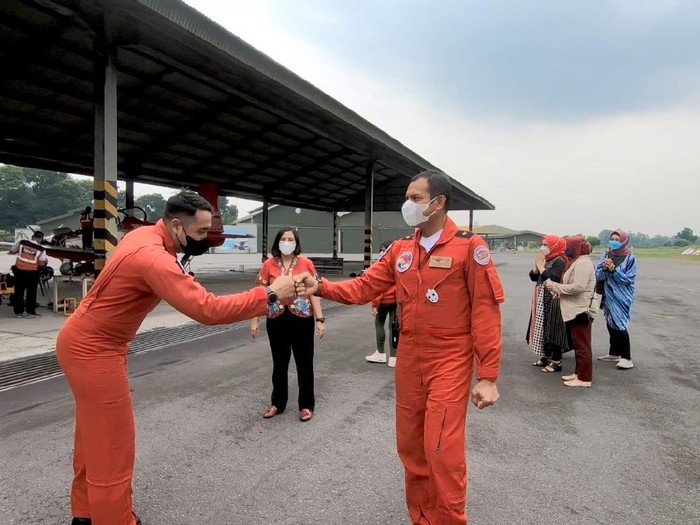 Momen kedatangan Jupiter Aerobatic Team (JAT) di Lanud Adisutjipto, Sleman, Senin (22/11/2021).