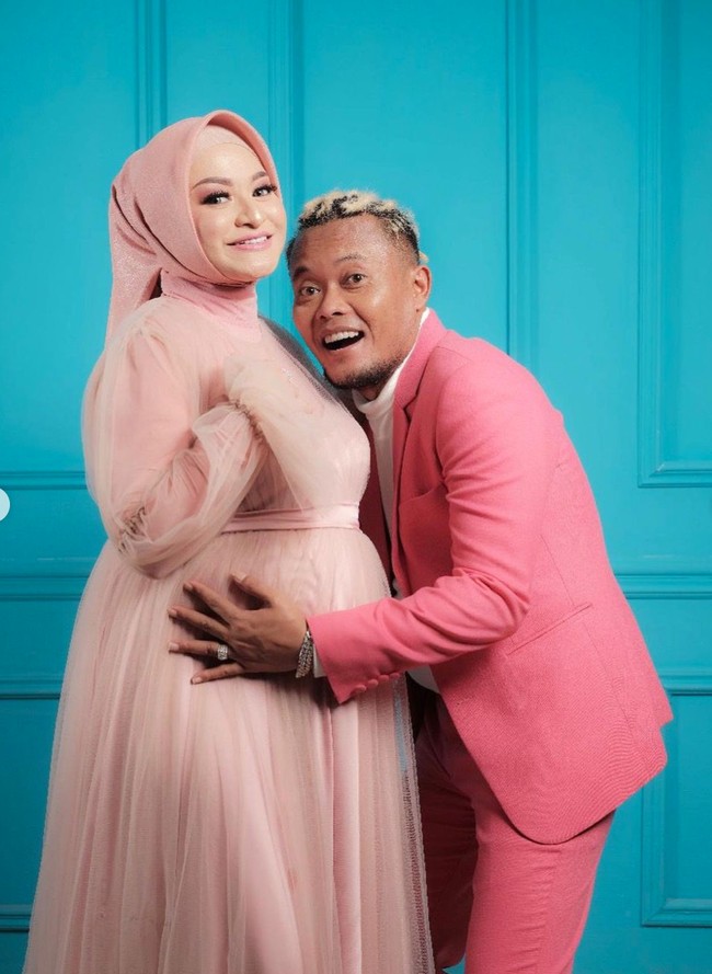 Dalam foto-foto terlihat bahwa baby bump di perut Nathalie sudah semakin membesar. Rencananya Nathalie akan melahirkan anaknya itu pada Desember 2021. Foto: Instagram/@nathalieholscher