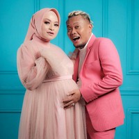 Nathalie Holscher akan segera melahirkan anak pertamanya dengan Sule. Berbagai persiapan pun telah dilakukan, salah satunya ialah melakukan pemotretan maternity. Hasil pemotretan tersebut kemudian dibagikan oleh Nathalie melalui akun Instagram pribadinya. Foto: Instagram/@nathalieholscher