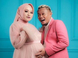 8 Foto Maternity Nathalie Holscher, Sule Tampil Dengan Gaya Rambut Gimbal