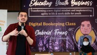 CEO & Co-Founder CrediBook, Gabriel Frans menjadi salah satu nara sumber. Keikutsertaan CrediBook sebagai mentor dalam kegiatan ini merupakan lanjutan upaya edukasi literasi keuangan dan digital UMKM.