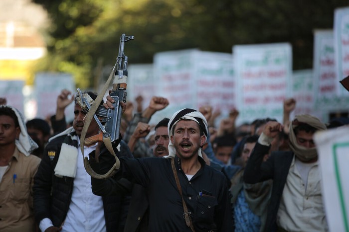 Pendukung Houthi Tolak Intervensi AS dan Koalisi Arab Saudi Pendukung Houthi melakukan unjukrasa di Sanaa, Yaman, (22/11/2021). Mereka menolak intervensi AS dan Arab Saudi terkait konflik dalam negeri Yaman.