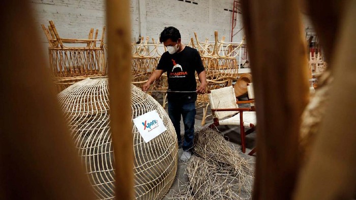 Beragam produk rotan dikerjakan di workshop Aryasena, Sukoharjo, Jawa Tengah. Difasilitasi oleh BNI Xpora, produk rotan ini telah menembus pasar Eropa.
