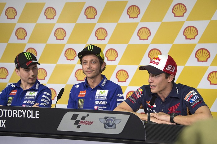 KUALA LUMPUR, MALAYSIA - OCTOBER 22: (L-R) Jorge Lorenzo of Italy and Movistar Yamaha MotoGP, Valentino Rossi of Italy and Movistar Yamaha MotoGP and Marc Marquez of Spain and Repsol Honda Team look on during the press conference ahead of the MotoGP of Malaysia at Sepang Circuit on October 22, 2015 in Kuala Lumpur, Malaysia.  (Photo by Mirco Lazzari gp/Getty Images)