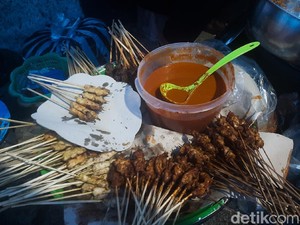 Sudah Berjualan 24 Tahun, Sate Pasar Seni Senggigi Tetap Diantre Pengunjung