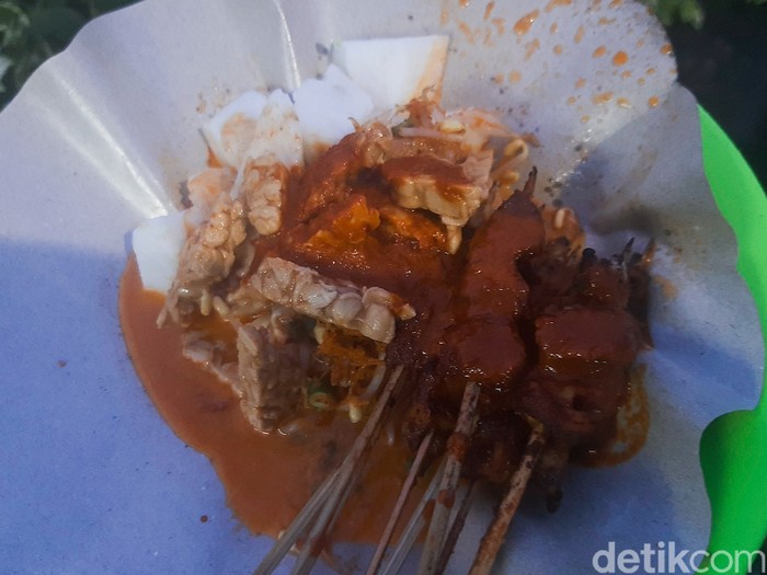 Sate Pasar Seni Sudah Berjualan 24 Tahun, Sate Pasar Seni Senggigi Tetap Diantre Pengunjung