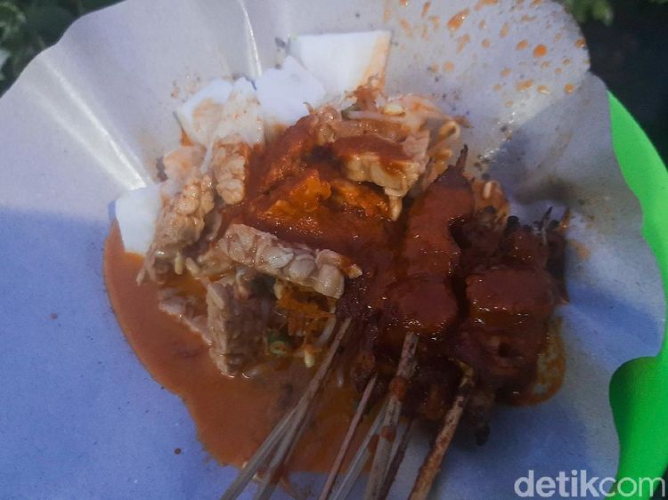 Nikmatnya Sate Pasar Seni di Lombok Berkuah Pedas Nyengat