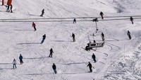 Resor Prancis merupakan tempat bermain ski paling populer ketiga di dunia setelah Amerika dan Austria. Tak hanya itu, destinasi ini menjadi jalur ekonomi bagi penduduk di berbagai wilayah. (Phippe Desmazes/AFP)