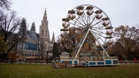 Lockdown ini merupakan lockdown nasional keempat Austria semenjak pandemi COVID-19. Meski memberlakukan lockdown total, warga masih diizinkan untuk meninggalkan rumah mereka dengan sejumlah alasan terbatas, seperti pergi bekerja maupun membeli kebutuhan pokok. Thomas Kronsteiner/Getty Images. 