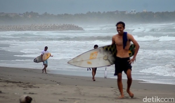 Hampir dua tahun PBMSC tak menggelar kegiatan berselancar. Komunitas surfing di Pangandaran itu berusaha menggeliatkan kembali potensi sport tourism yang mampu menggaet turis asing.