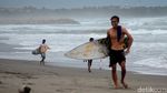 Potret Geliat Surfing di Pangandaran, Trik Gaet Wisman