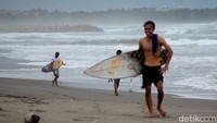 Hampir dua tahun PBMSC tak menggelar kegiatan berselancar. Komunitas surfing di Pangandaran itu berusaha menggeliatkan kembali potensi sport tourism yang mampu menggaet turis asing.
