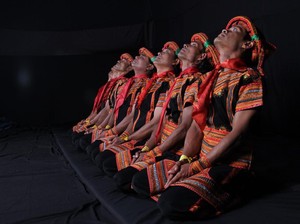 Mengenal Tari Saman, Daerah Asal hingga Perbedaannya dengan Ratoeh Duek