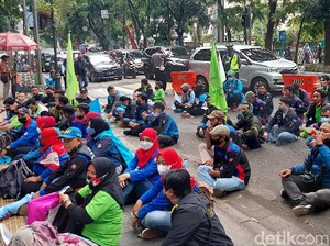 Buruh Tuntut UMK Naik Tinggi, Begini Respons Ekonom Unpad