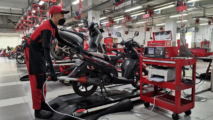 Uji emisi motor di Yamaha