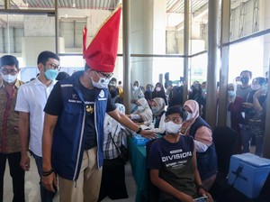 Relawan Kawan Sandi Gelar Vaksinasi di Makassar, Sandiaga Kembali Hadir