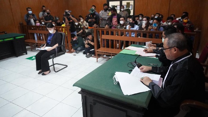 Valencya alias Nengsy Lim