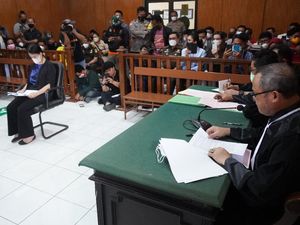 Tuntutan Bebas Istri Omeli Suami Mabuk Usai Perkara Jadi Sorotan