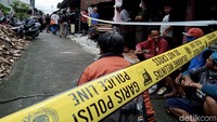 Proses rekonstruksi kasus pembunuhan dengan racun yang dilakukan kakak ipar di Klaten menarik perhatian warga sekitar.