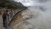 Kawah Sikidang Dieng adalah salah satu objek wisata unggulan Dieng yang mudah dicapai dan dinikmati dibandingkan kawah-kawah lainnya di Dieng.