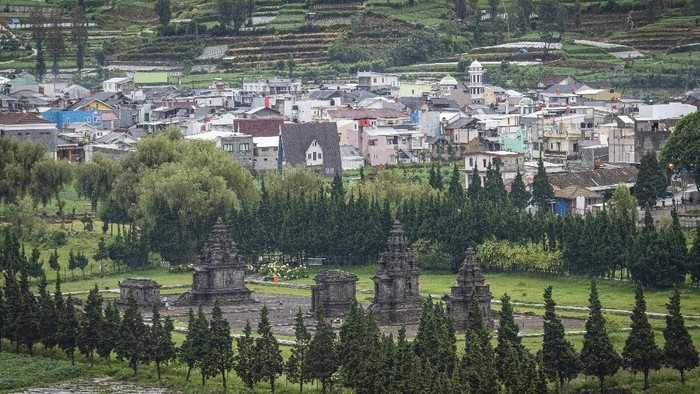 Sektor pariwisata di Dieng kembali menggeliat usai obyek wisata kembali dibuka sekitar dua pekan terakhir setelah adanya relaksasi dalam PPKM level 3 di Banjarnegara. ANTARA FOTO/Aditya Pradana Putra/tom.