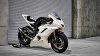 Nah! Perbedaan antara R6 RACE dan R6 GYTR tentu dari spek yang semakin siap balap. GYTR merupakan singkatan dari Genuine Yamaha Technology Racing, sehingga beberapa komponen dari R6 RACE diganti dengan spek yang lebih tinggi performanya. Foto: dok. Yamaha Motor Europe