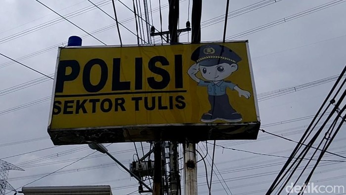Satu unit motor sport tak bertuan ditemukan terparkir 2 hari di kebun, Desa Ujungnegoro, Kecamatan Tulis, Kabupaten Batang, Jawa Tengah.