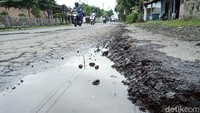 Kerusakan Jalan Kepoh-Juwiring, Desa Trasan, Kecamatan Juwiring. Memasuki musim hujan, kerusakan jalan di wilayah Kabupaten Klaten mencapai 241 kilometer.