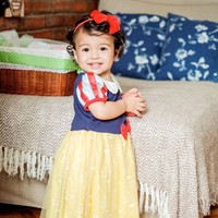 Paras bule dari putri Rianti Cartwright ini juga tak kalah menggemaskan. Walaupun masih berusia 1 tahun, paras bule yang diturunkan oleh Rianti sudah terlihat jelas di wajah sang anak, Cara Rose. Di akun Instagramnya sendiri Rianti juga sering membagikan foto-foto sang anak. Foto: Instagram