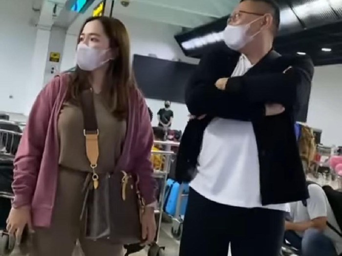 Anggiat Pasaribu saat cekcok di bandara dengan Arteria Dahlan