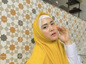 Gaya Istri Ustaz Solmed, April Jasmine Naik Moge ke Mall, Dinyinyirin Netizen