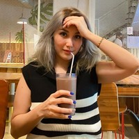 Sementara beberapa netizen lain terlihat memuji penampilan Ayu dan menyebutnya terlihat semakin cantik. gilaa cantik banget, komentar seorang netizen. Makin ari makin cantik aja dah ah. MISS DEPOK, tambah netizen lain. Foto: Instagram/@ayutingting92