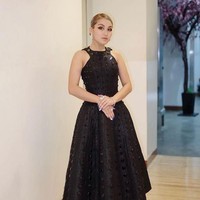 Ayu Ting Ting sendiri sebelumnya memang sempat berganti beberapa warna rambut. Sebelum memutuskan untuk mengubah warna rambutnya menjadi abu-abu terang, warna rambut Ayu adalah blonde. Foto: Instagram/@ayutingting92