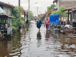 Banjir Masih Genangi Pekalongan