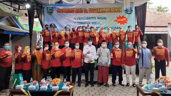 Bupati Kebumen Hadirkan Pengobatan Gratis di Pesantren