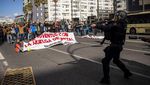 Demo Buruh Logam Berujung Bentrok dengan Polisi di Spanyol