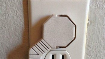 Desain colokan yang tidak mengganggu dan ramping. Foto: Bored Panda