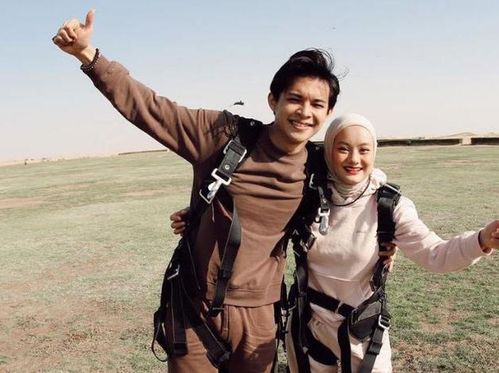Dinda Hauw dan Rey Mbayang di Dubai
