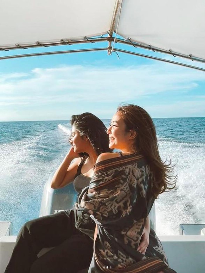 Gisel dan Naysila Mirdad Liburan Gisel dan Naysila Mirdad