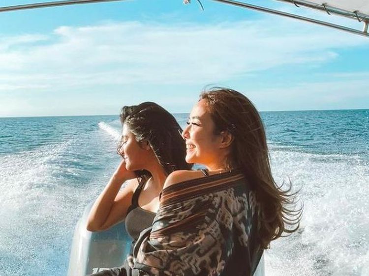 Seru Abis! Gaya Naysilla Mirdad dan Gisel Liburan Bareng