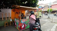 Di gang 2 sekitar alun-alun Simpang Tujuh Kudus, Desa Demaan Kecamatan Kota. Warungnya cukup sederhana. Bukanya mulai dari pukul 06.00 WIB sampai dengan 12.00 WIB. Foto: detikFood/Dian Utoro Aji