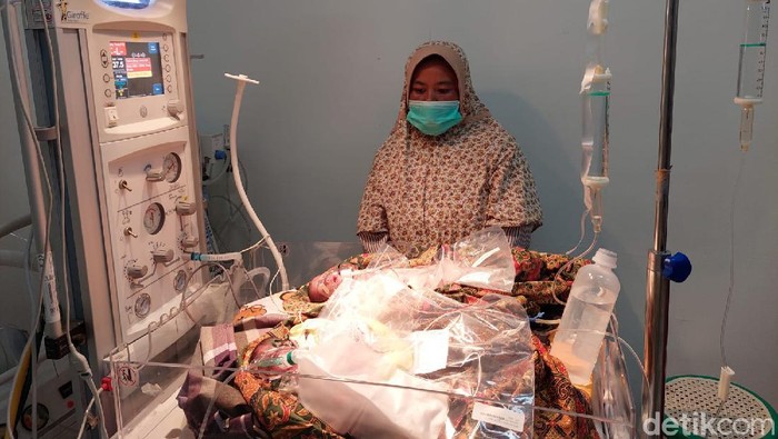 Ibu muda di Bandung Barat melahirkan 4 bayi kembar