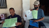 Tanah yang menjadi objek gugatan itu sudah terbit empat sertifikat sesuai dengan surat hibah yang dibuat oleh ibunya. Namun, karena adanya gugatan yang dilayangkan kakak keduanya yang berinisial RS (51) dan adiknya atau anak nomor empat berinisial IA (47), pihaknya belum menerima ganti rugi tol.