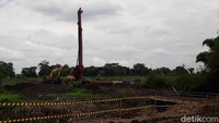 Sekitar pertengahan bulan September 2021 lalu, empat bidang tanah tersebut seharusnya menerima pencairan ganti rugi jalan tol dengan total nilai lebih dari Rp 2 miliar. Pihaknya pun baru tahu ada gugatan kedua ketika proses pencairan uang ganti rugi tol ini. Di sisi lain, meski belum menerima ganti rugi tol, pihak keluarga mengaku mendukung program strategis nasional tersebut. AH menyebut pihaknya memberi akses jalan agar kendaraan berat bisa lewat di tanah mereka. 