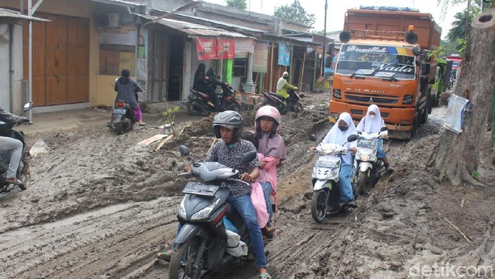 jalan rusak di jombang
