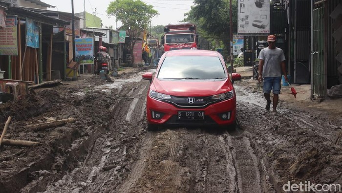 jalan rusak di jombang
